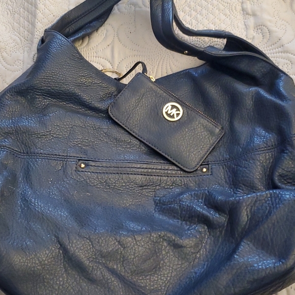 Michael kors bag and change purse set - Picture 4 of 5
